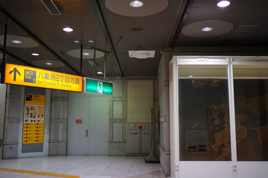 東京駅の地下を使って丸の内からから八重洲に抜ける