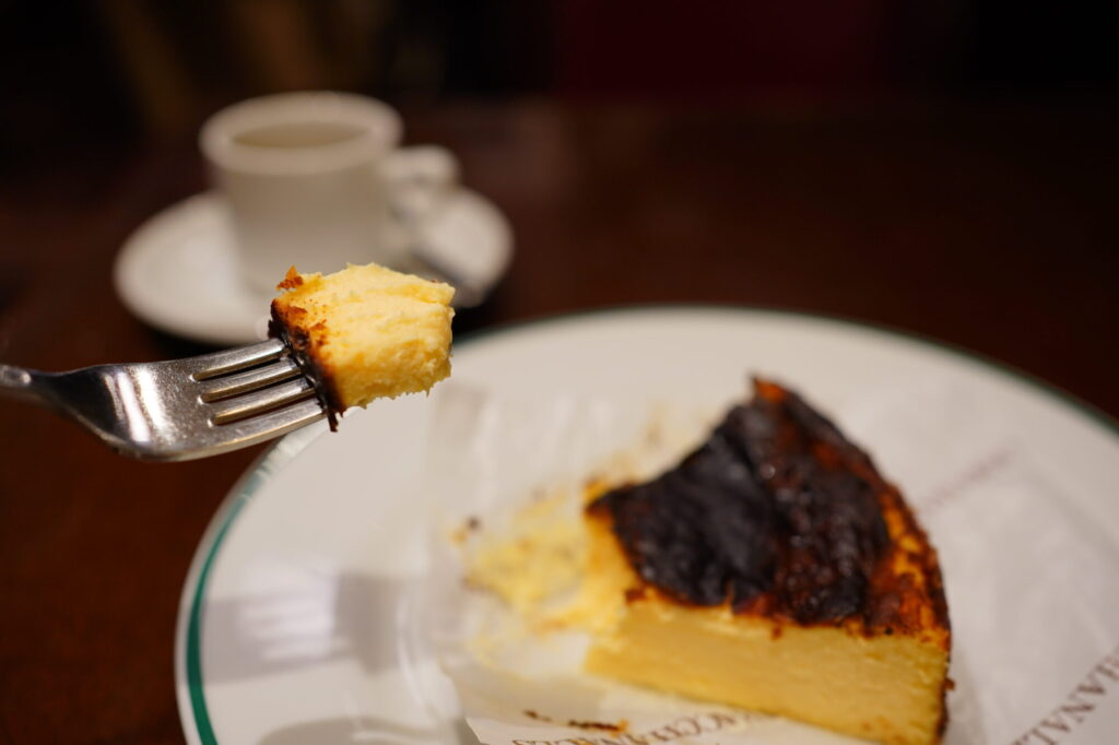 バスクチーズケーキはトロトロで濃厚な甘み