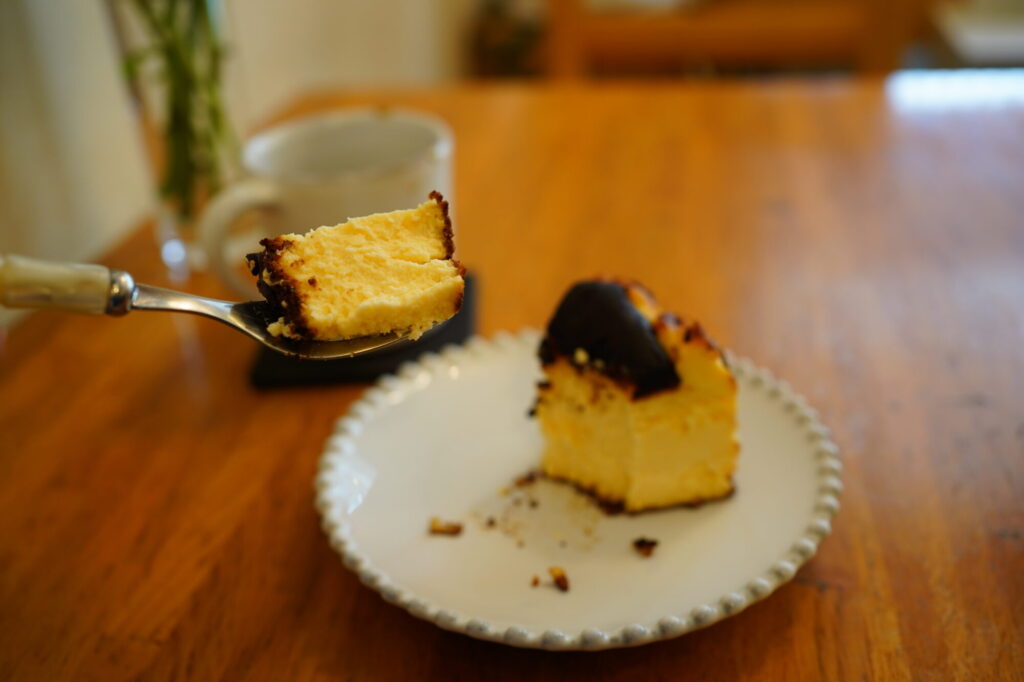 バスクチーズケーキは密度が濃い