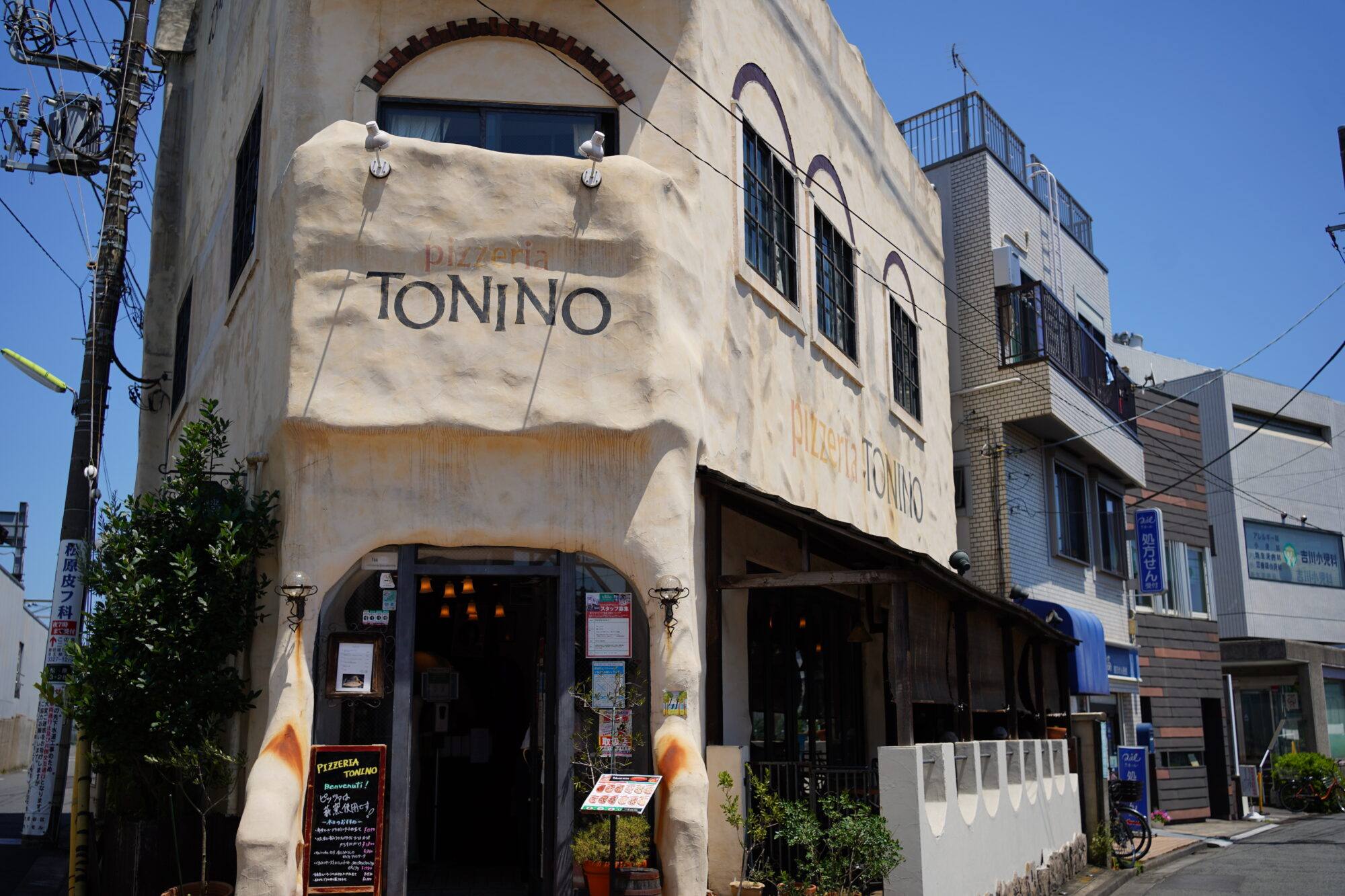【ピッツェリア トニーノ】カルディ運営のお店で世田谷線を眺めながら頂くピザが美味しい 食べたり、撮ったり、書いたり
