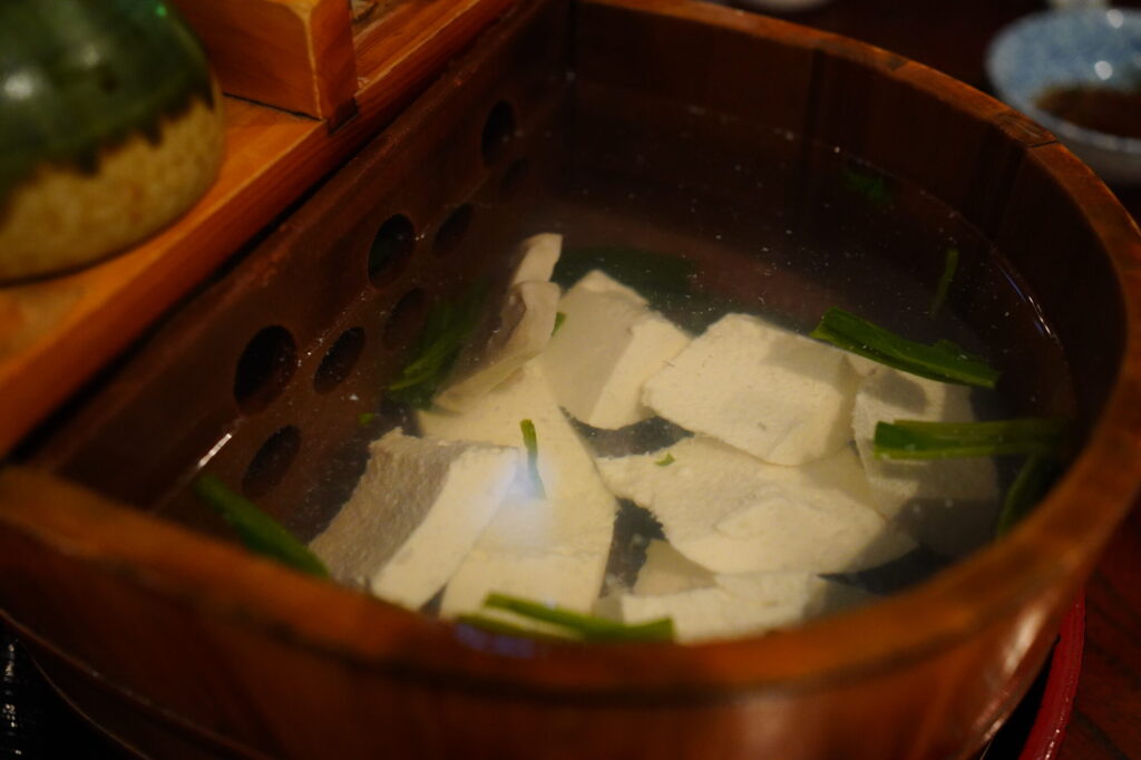 桶の中の湯豆腐
