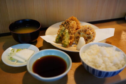 登良屋のウマい天ぷら盛り合わせ定食