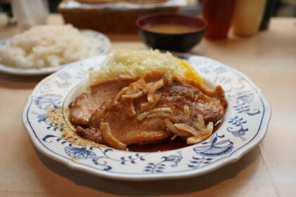 豚ロース生姜焼き定食がキマシタヨ