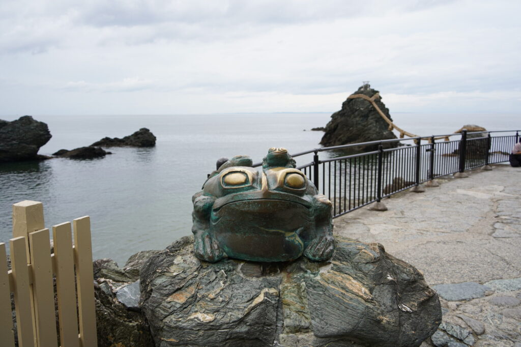 二見興玉神社で夫婦岩を見て