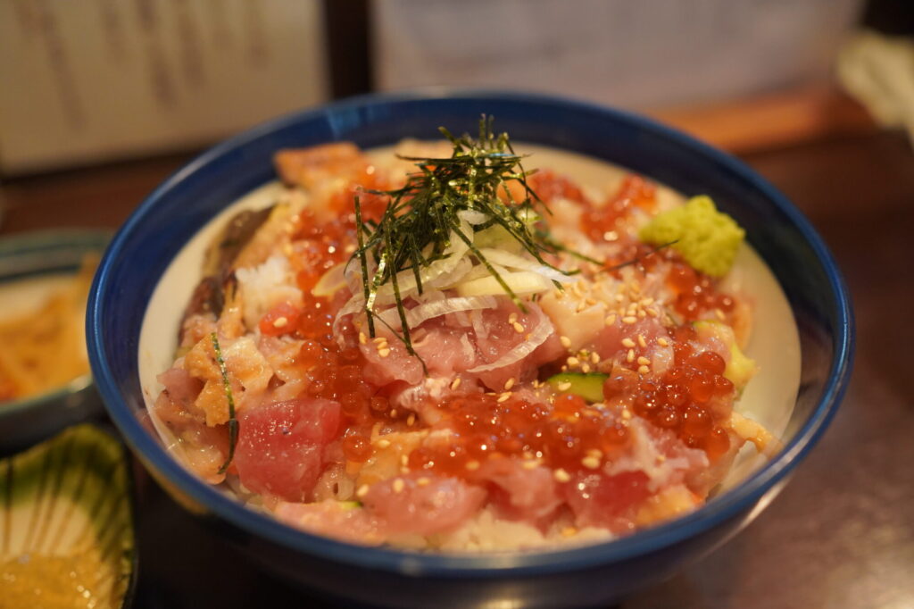 ステキなルックスの海鮮丼